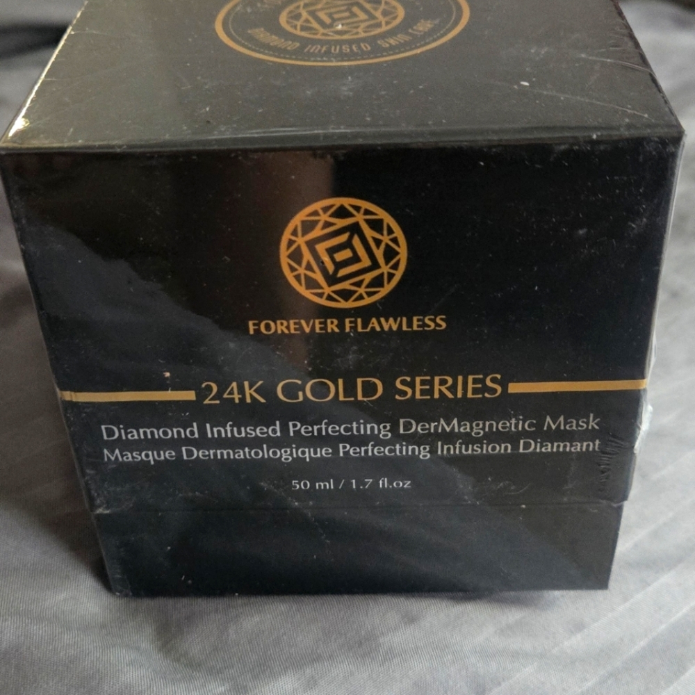 24K Gold Series Forever Flawless Diamond Infused Perfecting DerMagnetic Mask 1.7